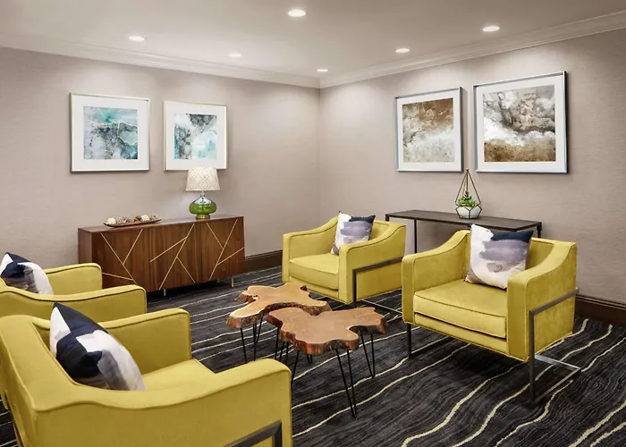 Embassy By Hilton Worth Downtown 4*