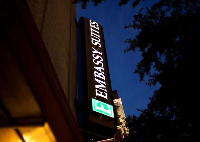 Hotel Embassy By Hilton Worth Downtown