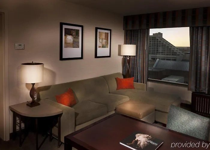 Hotel Embassy By Hilton Worth Downtown 4*