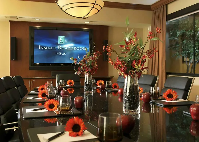 Hotel Embassy By Hilton Worth Downtown 4*