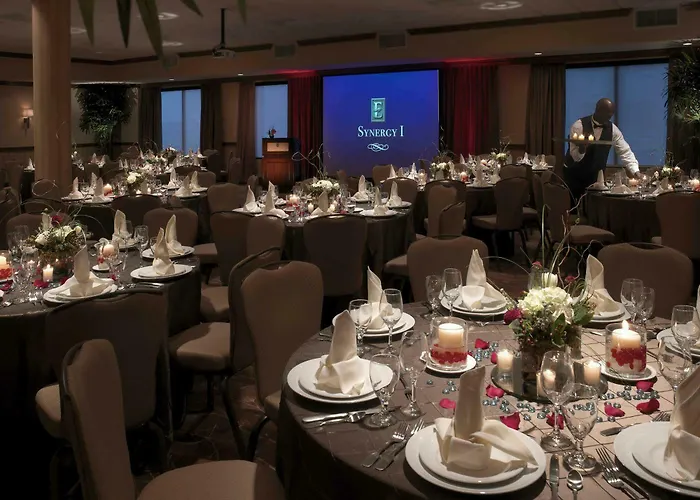 Embassy By Hilton Worth Downtown 4*