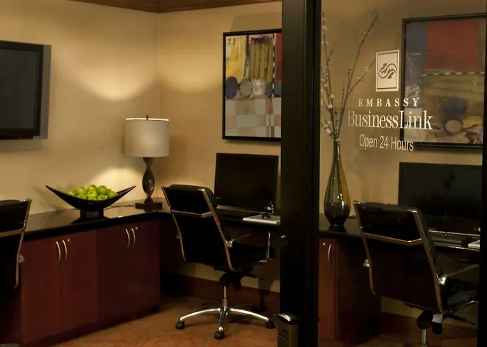 Hotel Embassy By Hilton Worth Downtown 4*